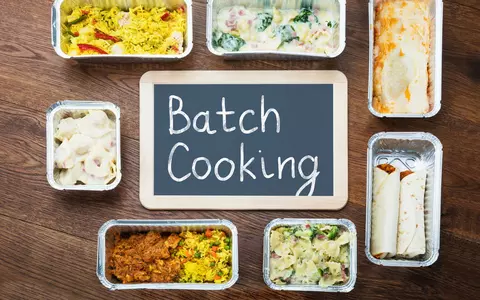 Ce este batch cooking și cum îți poate simplifica mesele săptămânale