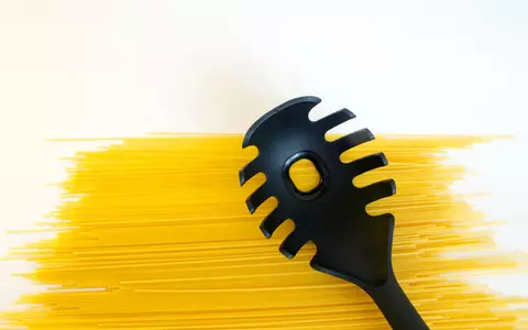 Ce rol are gaura din lingura pentru paste