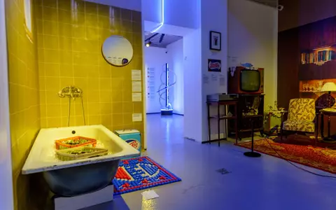 De la naveta de Pepsi răcită în cadă la festivalurile de azi. „Doza de amintiri offline”, o expoziție despre 60 de ani de Pepsi în România