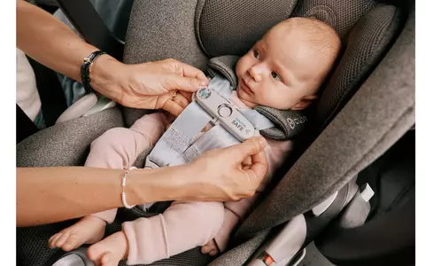Cinci recomandări pentru călătorii mai sigure în familie atunci când vorbim despre caniculă, drumuri lungi și momente de oboseală
