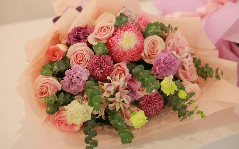 Idei pentru decoruri florale care atrag toate privirile