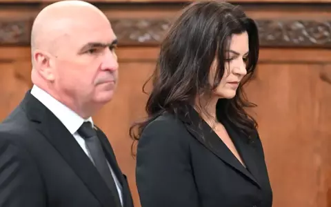 Răspunsul lui Ilie Bolojan, întrebat dacă va publica declarația de avere a partenerei sale, precum Nicușor Dan: "Am respectat întotdeauna legea"/ Cu ce se ocupă Ioana Fâșie