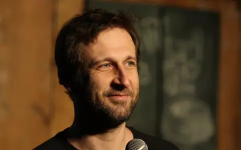 Cine este Radu Isac de la Asia Express 2026. E comediant, locuiește în Anglia și a participat la iUmor