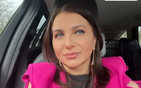Carmen Șerban a căzut cu mașina într-o groapă, în București: "S-a surpat asfaltul. Nu mă întrebați cum am ieșit că nu știu"/ Cum se simte cântăreața după accident