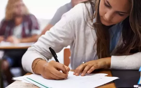 Programa pentru liceu se schimbă după 20 de ani, în anul școlar 2026-2027. Ce modificări importante apar și care sunt materiile care dispar