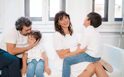 Cum și-a cunoscut Aylin Cadîr soțul în urmă cu 23 de ani, când încă făcea parte din trupa Pops: "Mi-a plăcut de el din prima clipă. L-am observat de când a intrat în grădină, brunet, în jeanși, tricou alb"/ EXCLUSIV