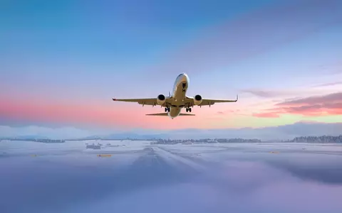 Ce înseamnă termenii pe care îi auzi în avion: mayday, turbulență, holding