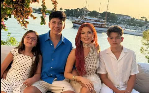 Ce activități are Elena Gheorghe cu Nicholas, fiul ei de 15 ani, și cum a surprins-o, recent, adolescentul: ”Mergem împreună la sală. I-am promis că până în septembrie-octombrie o să fim numai mușchi și fibră”/ EXCLUSIV