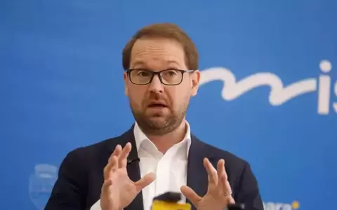 Dominic Fritz, despre noul Guvern: „Nu există un premier independent. Este o sintagmă fără niciun fel de sens. Nici apolitic nu există”. USR este pregătit să susțină alegerile anticipate