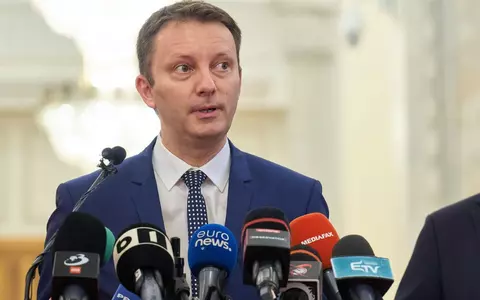 Guvernul Mureșan, susținut de PNL, USR și UDMR, a picat în Parlament, cu 182 voturi pentru și 15 împotrivă / Discursurile liderilor politici