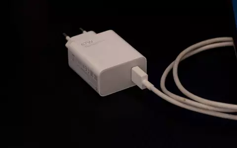 Ce înseamnă cifrele de pe încărcătorul telefonului și cum alegi corect