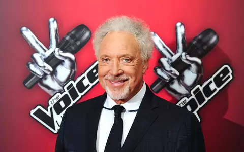 Tom Jones, concediat de la Vocea Marii Britanii după 14 ani. Mesajul trist al artistului în vârstă de 86 de ani: „Nu am vrut sa părăsesc emisiunea!”