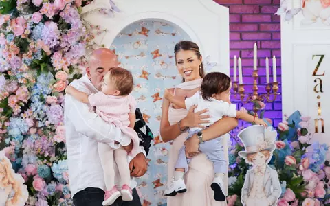 Gemenii Roxanei Nemeș au împlinit un an și au fost sărbătoriți cu fast: „Vă iubim mai mult decât pot spune cuvintele”. Ce au ales Ania și Zain de pe tăviță