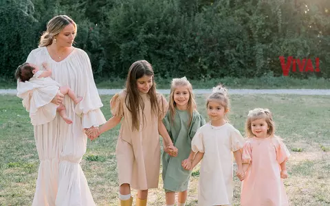 Laura Cosoi, pictorial inedit alături de Rita, Vera, Lara, Aida și Nina! Imagini în premieră cu chipul celei de-a cincea fetițe: „Mă emoționează casa aceasta plină și gândul la viața pe care o vor avea împreună“ / EXCLUSIV