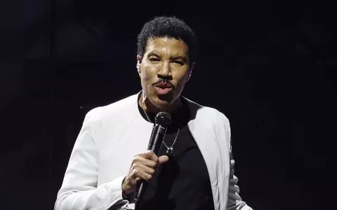 Lionel Richie, internat la Terapie Intensivă după concertul din St. Louis. Artistul în vârstă de 77 de ani avut nevoie de un scaun pentru a încheia spectacolul