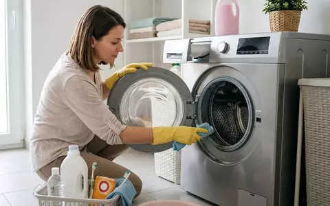 Cum și cât de des se curăță corect mașina de spălat. Ce greșeală banală aduce mucegaiul și mirosurile grele în casă