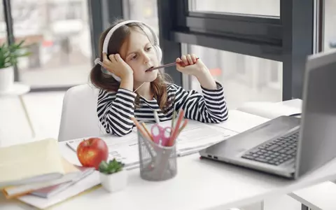 Cursuri engleză copii: ce ar trebui să urmărești dincolo de gramatică și vocabular