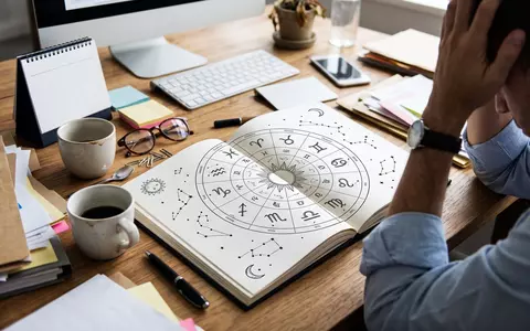 Horoscop 15 octombrie 2026. Trei zodii au parte de stres la locul de muncă