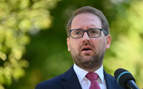 Ce condiție a pus USR pentru a vota guvernul Luca Niculescu. Dominic Fritz, despre un cabinet tehnocrat: „O să arunce oamenii cu ouă și roșii în ei!”