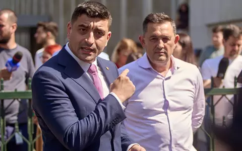 Gheorghe Piperea, candidatul AUR la Primăria Capitalei pentru alegerile din 2028. George Simion: "Eu stau în chirie, într-un bloc pe Splaiul Unirii. N-am apă caldă. E rușinos pentru Capitala României"