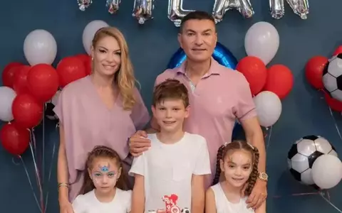 Valentina Pelinel a publicat imagini în premieră de la nunta cu Cristi Borcea, cu ocazia aniversării a 8 ani de căsnicie: "Cu Milan lângă noi, fetițele în burtică și inimile pline"