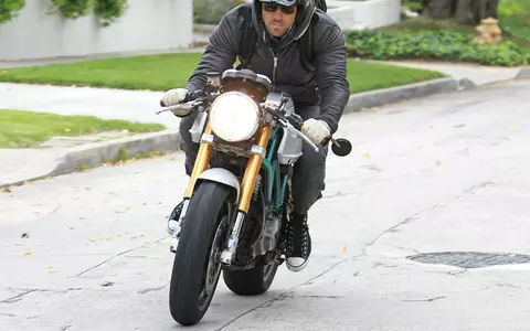 Frumosii de la Hollywood pe motociclete