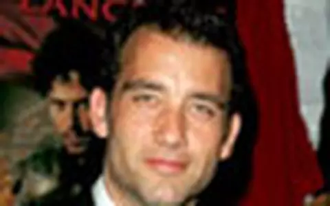 Clive Owen: "Eu nu sunt James Bond"