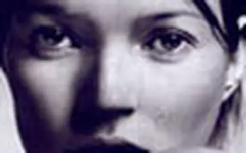Fotografii nud cu Kate Moss - scoase la licitatie