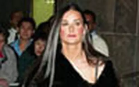 Demi Moore: Tinerete fara batranete si viata alaturi de Ashton