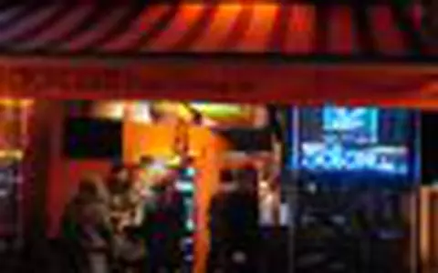 The Tanning Bar, primul centru de bronzare si ciocolaterie