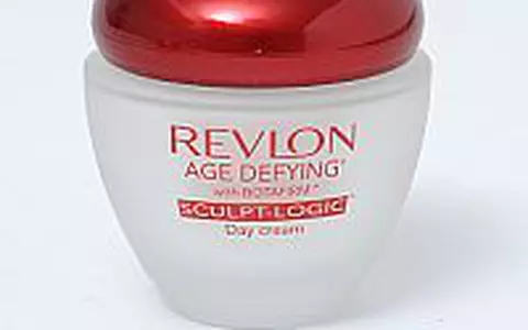 Crema de zi Age Defying de la Revlon