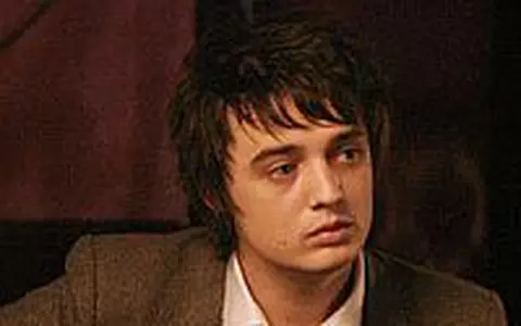 Pete Doherty sta in inchisoare 14 saptamani