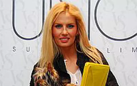 Andreea Banica - Gata sa urce pe tocuri
