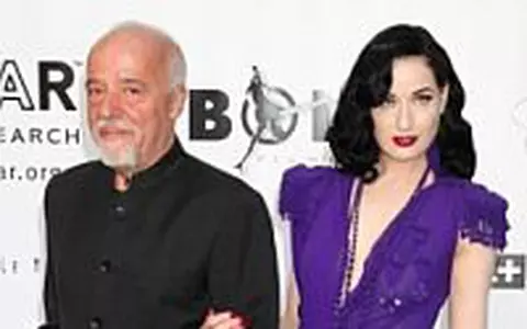 Fotografia zilei: Dita Von Teese si Paolo Coelho pe Riviera Franceza