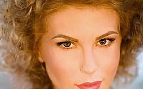 Corina are un nou videoclip - Video