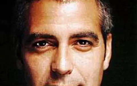 George Clooney, din nou singur