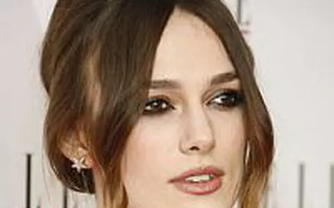 Keira Knightley se muta la Paris