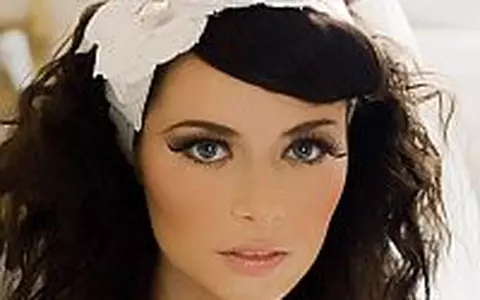 Laura Cosoi