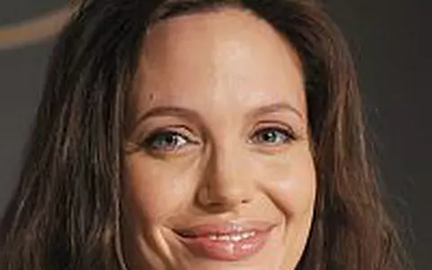 Angelina Jolie va naste intr-o clinica din Nisa