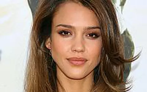 Jessica Alba - Primele poze cu fiica sa valoreaza 1,5 milioane $
