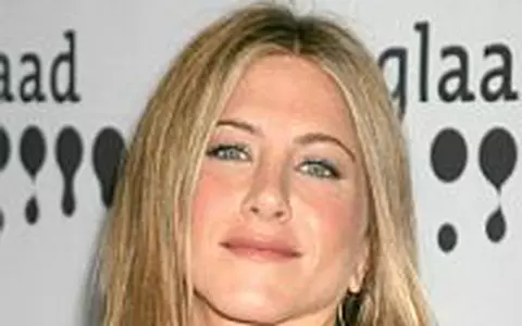 Jennifer Aniston investeste in tratamente estetice