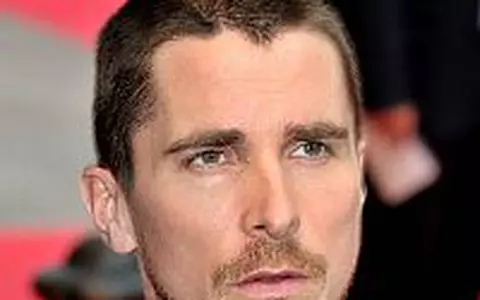 Christian Bale, starul din Batman, a fost arestat - Video