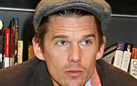 Ethan Hawke are o fetita