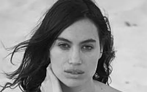 Top modelul Alina Puscau lanseaza un remix dupa piesa Ozone, Mayiahi