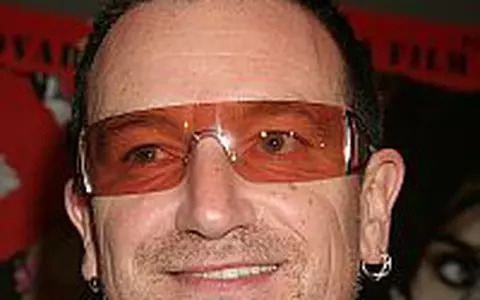 Bono ar putea fi nasul gemenilor Angelinei Jolie