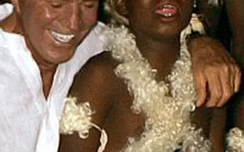 Julio Iglesias - Aventuri in jurul lumii - Video