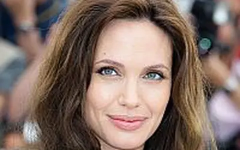 Angelina Jolie il inlocuieste pe Tom Cruise