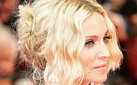 Madonna adopta o fetita din Malawi