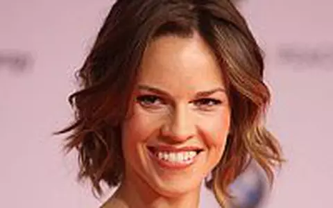 Hilary Swank stie cum isi mentin silueta frantuzoaicele - Video