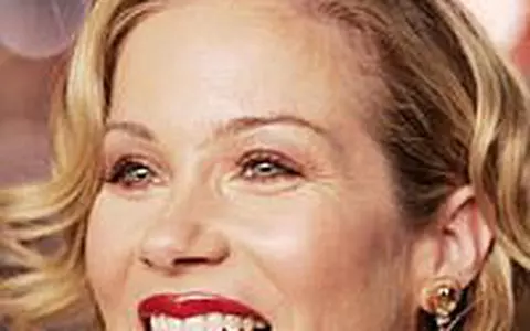 Christina Applegate s-a vindecat de cancer la san